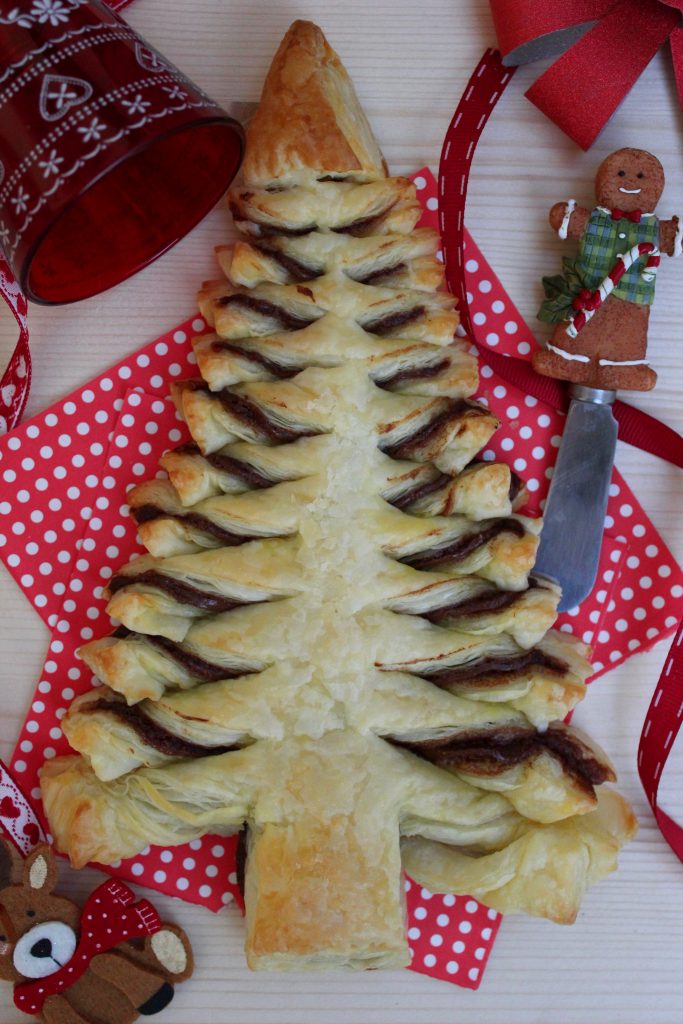 Albero Di Natale Di Pasta Sfoglia.Alberello Di Pasta Sfoglia E Nutella Fornelli Fuori Sede